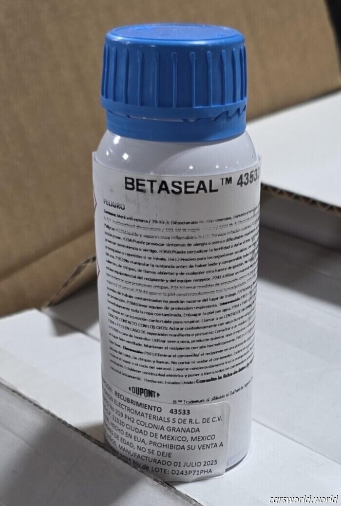 Световая балка Cybertruck присоединилась к длинному списку вещей, отпадающих у автомобилей Tesla | Carscoops